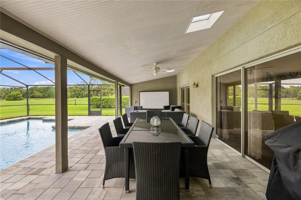 En Venta: $775,000 (4 camas, 3 baños, 3022 Pies cuadrados)