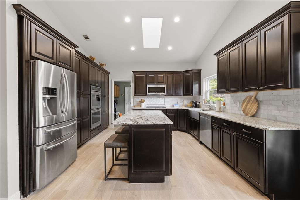 En Venta: $775,000 (4 camas, 3 baños, 3022 Pies cuadrados)