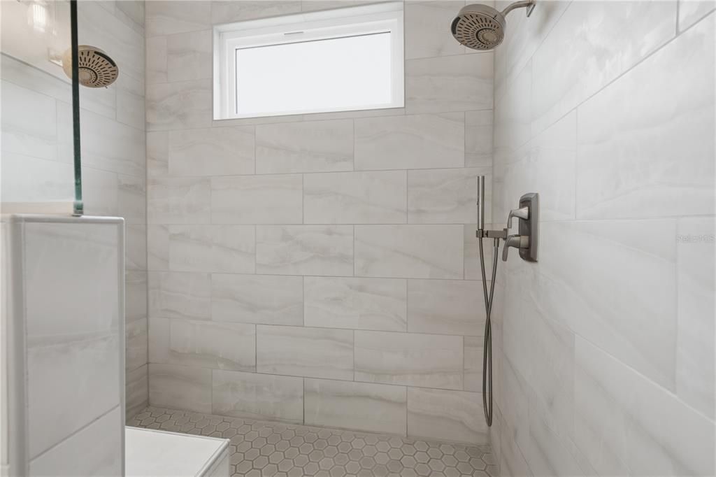 En Venta: $775,000 (4 camas, 3 baños, 3022 Pies cuadrados)