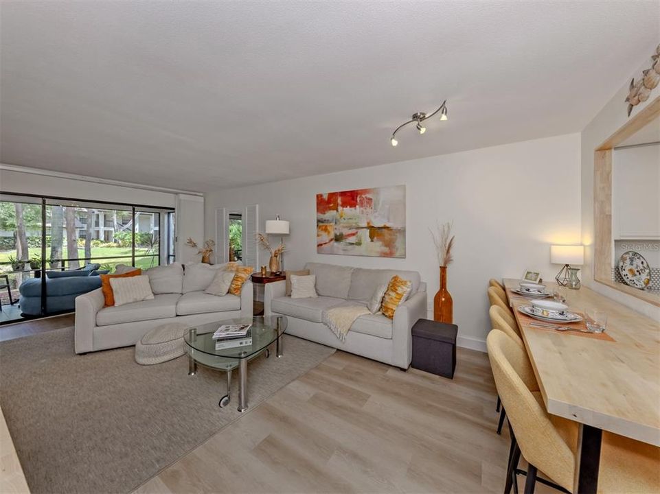 En Venta: $285,000 (2 camas, 2 baños, 1073 Pies cuadrados)
