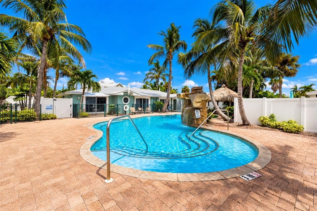 For Sale: $895,000 (2 beds, 2 baths, 1038 Square Feet)
