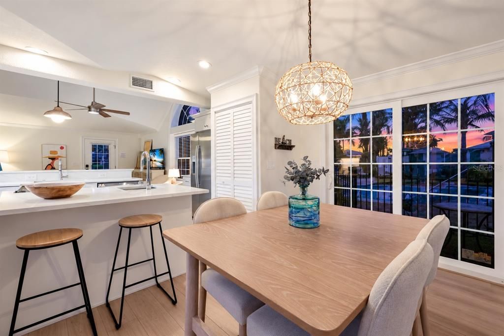For Sale: $895,000 (2 beds, 2 baths, 1038 Square Feet)