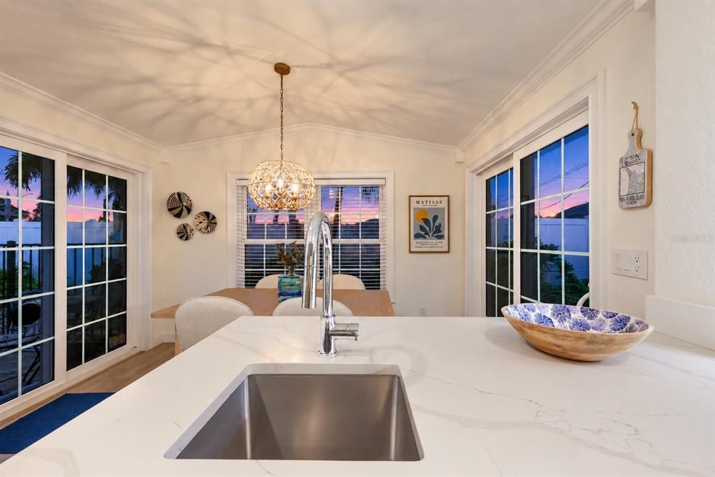 For Sale: $895,000 (2 beds, 2 baths, 1038 Square Feet)