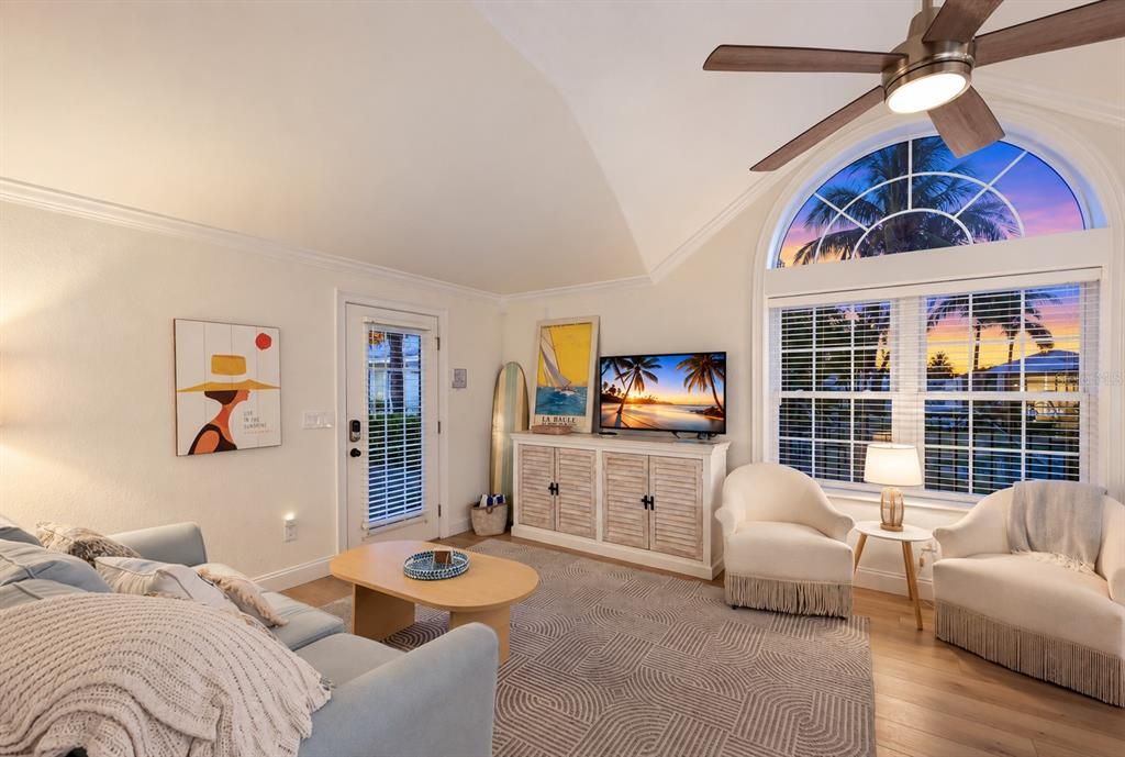 For Sale: $895,000 (2 beds, 2 baths, 1038 Square Feet)