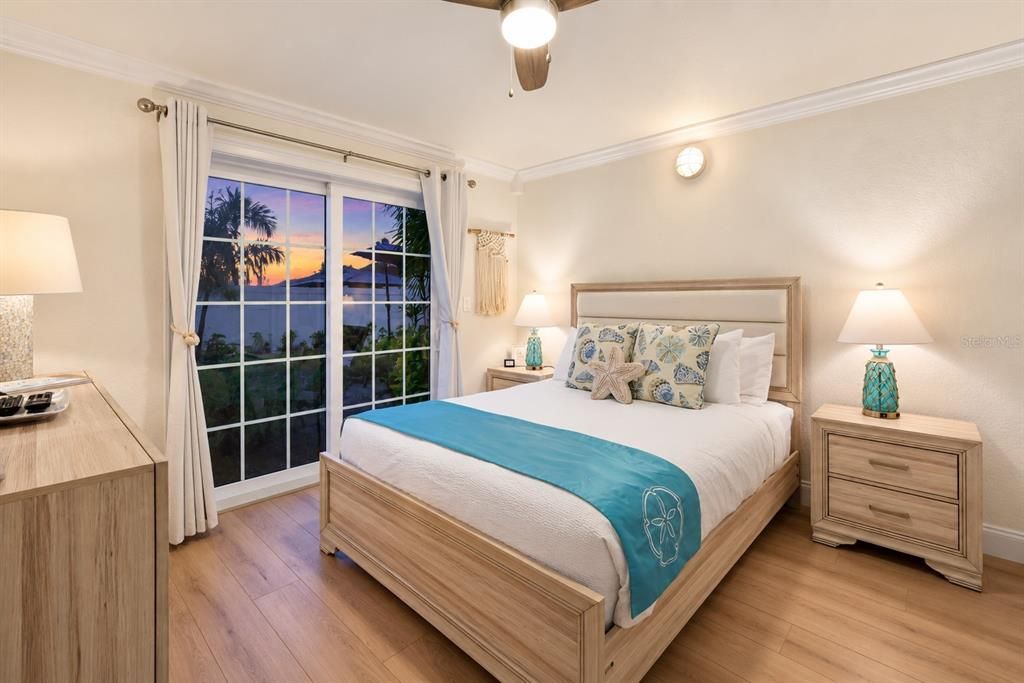For Sale: $895,000 (2 beds, 2 baths, 1038 Square Feet)