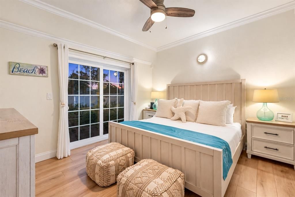 For Sale: $895,000 (2 beds, 2 baths, 1038 Square Feet)