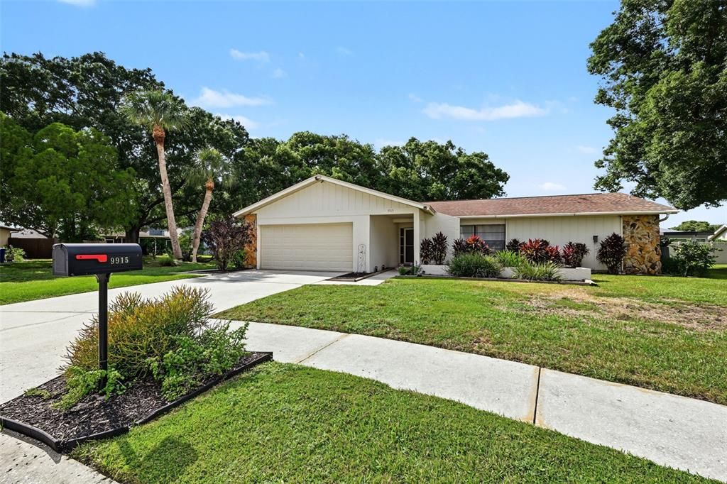 For Sale: $365,000 (3 beds, 2 baths, 1590 Square Feet)
