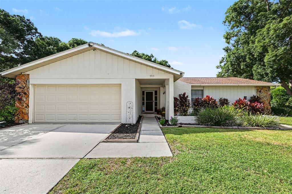 For Sale: $365,000 (3 beds, 2 baths, 1590 Square Feet)