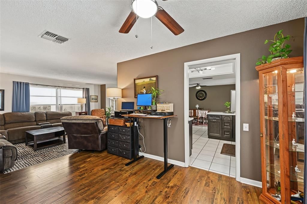 For Sale: $365,000 (3 beds, 2 baths, 1590 Square Feet)