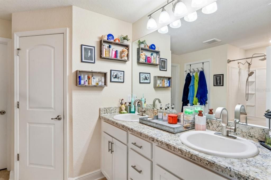 For Sale: $420,000 (4 beds, 2 baths, 1761 Square Feet)