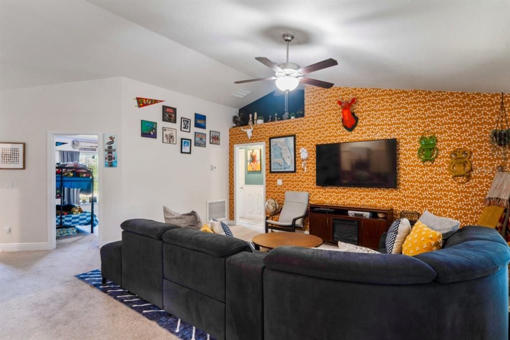 For Sale: $420,000 (4 beds, 2 baths, 1761 Square Feet)