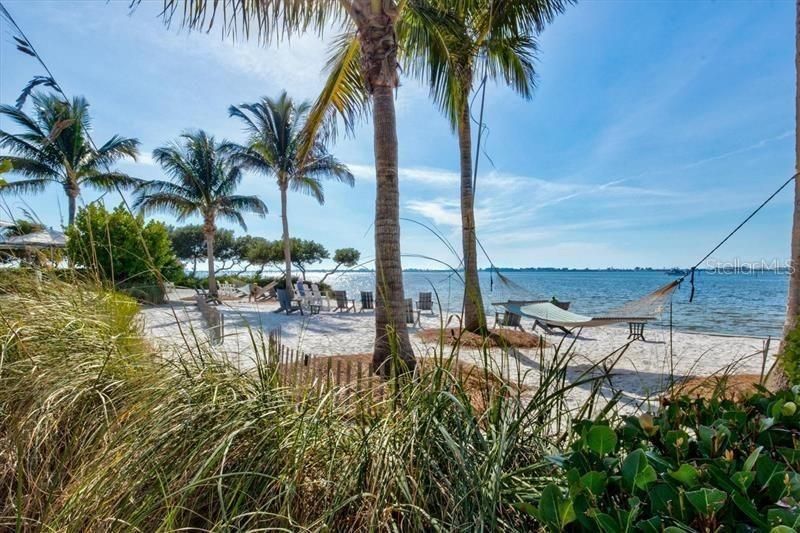 En Venta: $811,000 (3 camas, 3 baños, 1664 Pies cuadrados)