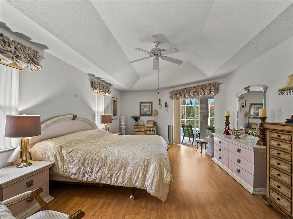 En Venta: $599,000 (3 camas, 2 baños, 2255 Pies cuadrados)