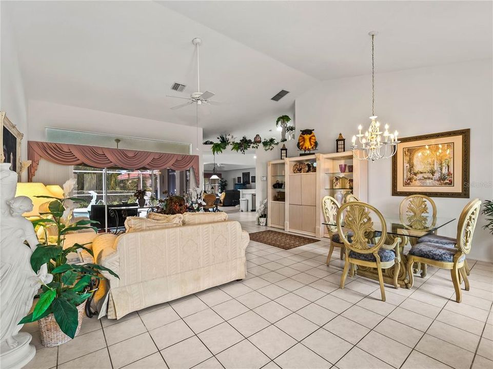 En Venta: $599,000 (3 camas, 2 baños, 2255 Pies cuadrados)