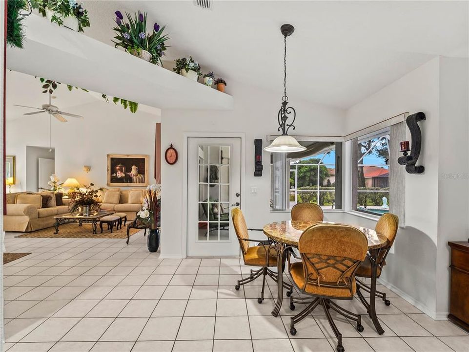 En Venta: $599,000 (3 camas, 2 baños, 2255 Pies cuadrados)