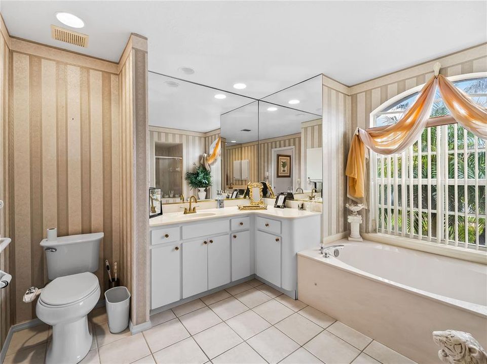 En Venta: $599,000 (3 camas, 2 baños, 2255 Pies cuadrados)