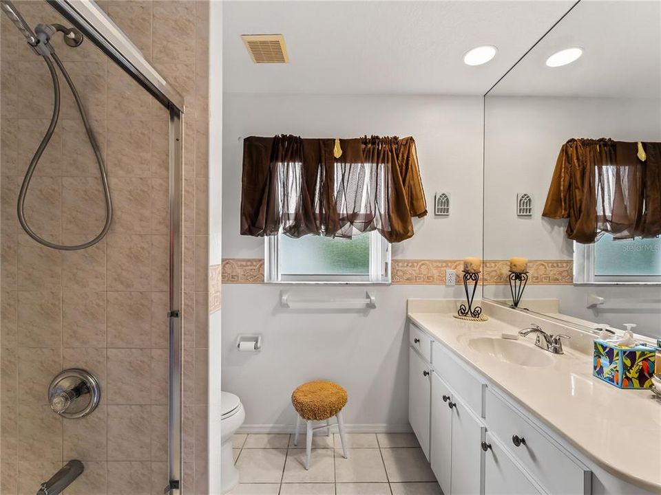 En Venta: $599,000 (3 camas, 2 baños, 2255 Pies cuadrados)