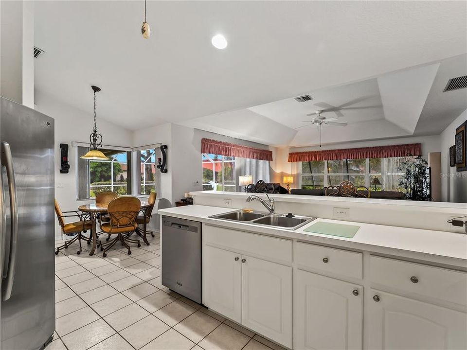 En Venta: $599,000 (3 camas, 2 baños, 2255 Pies cuadrados)