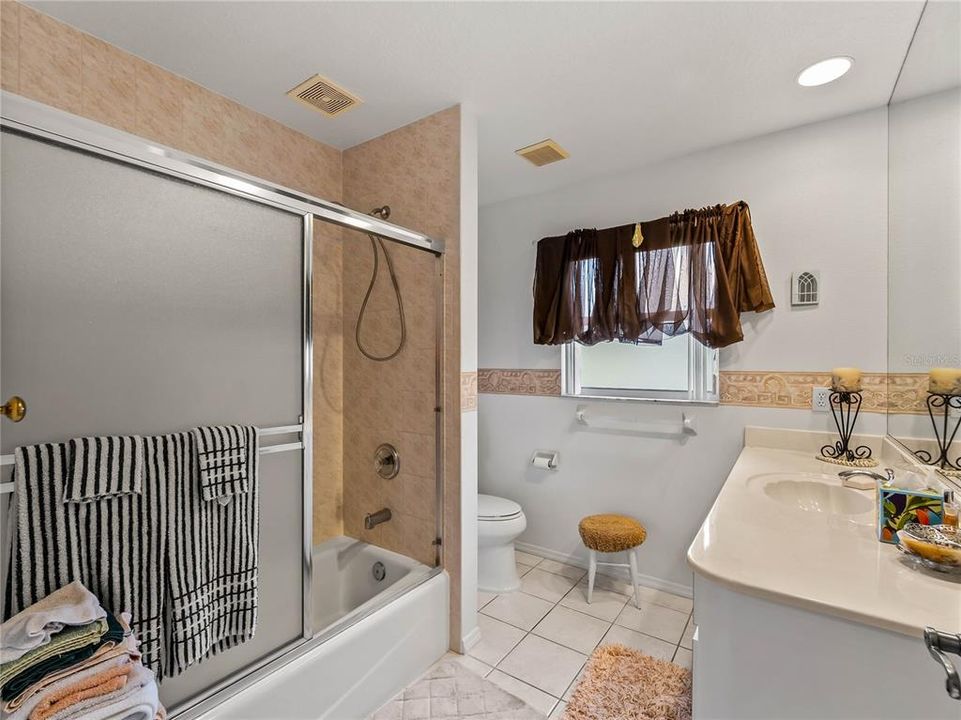 En Venta: $599,000 (3 camas, 2 baños, 2255 Pies cuadrados)