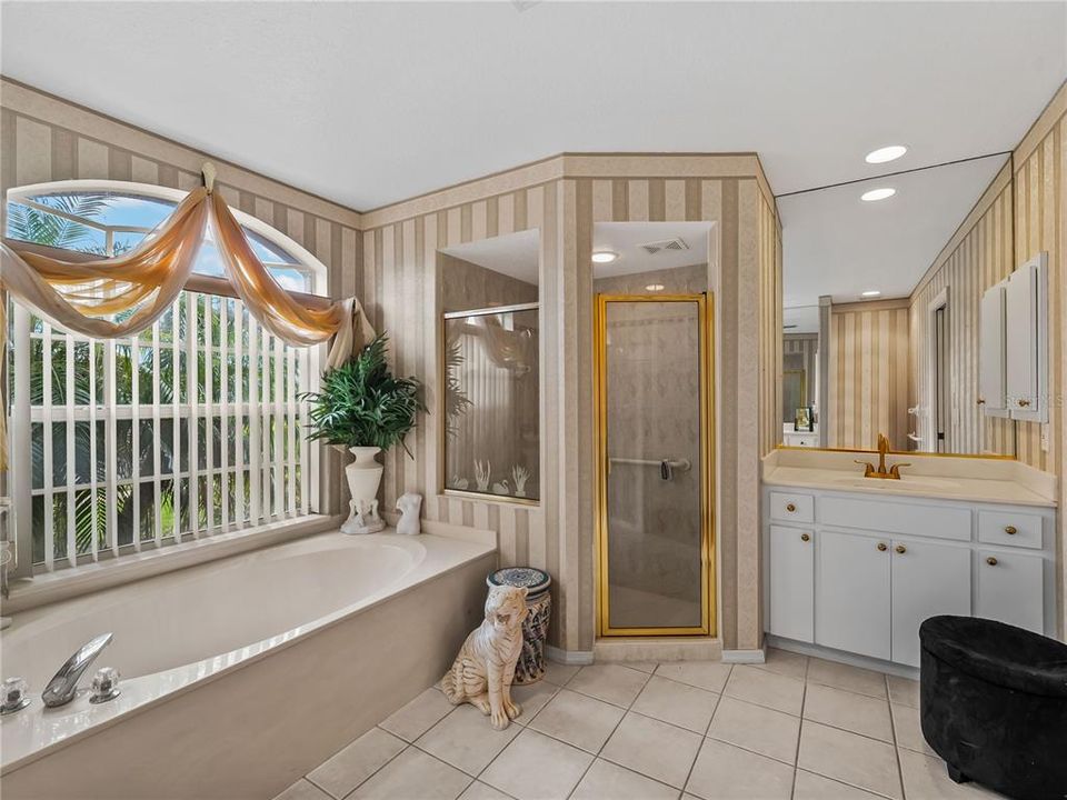 En Venta: $599,000 (3 camas, 2 baños, 2255 Pies cuadrados)