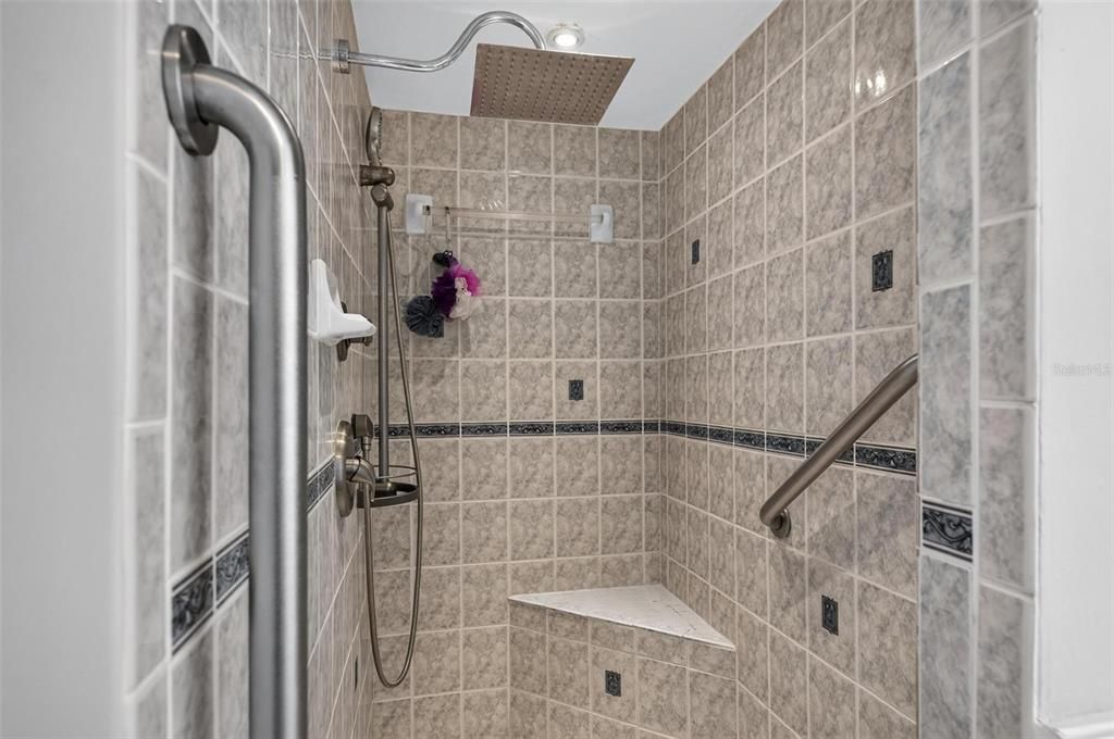 En Venta: $560,000 (4 camas, 2 baños, 2352 Pies cuadrados)
