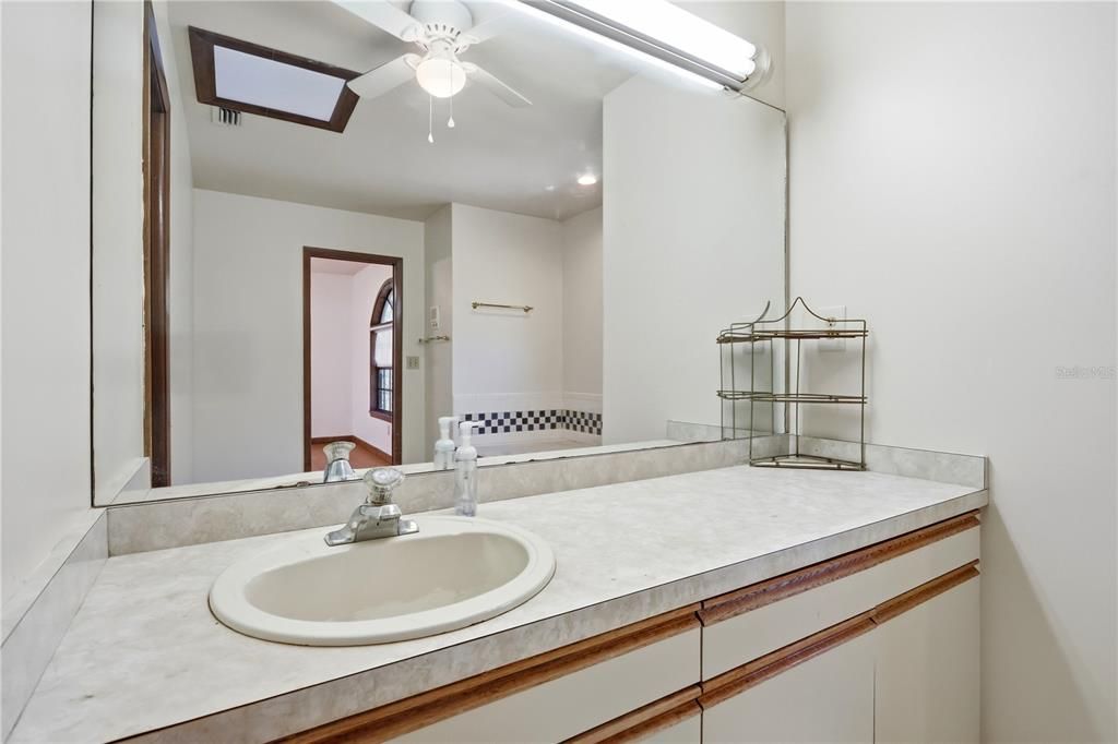 En Venta: $899,777 (4 camas, 4 baños, 2823 Pies cuadrados)