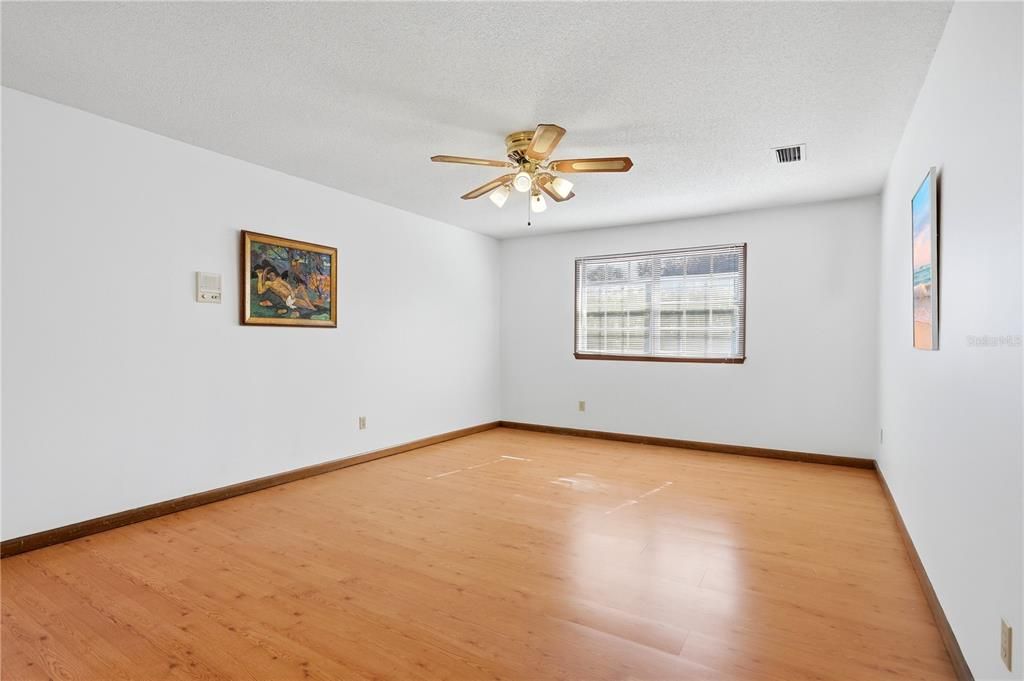 En Venta: $899,777 (4 camas, 4 baños, 2823 Pies cuadrados)