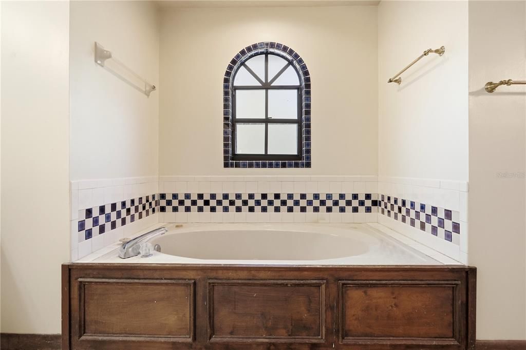 En Venta: $899,777 (4 camas, 4 baños, 2823 Pies cuadrados)