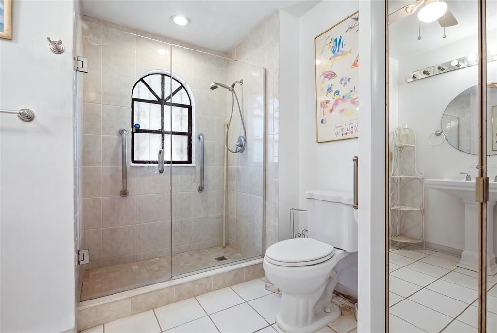 En Venta: $899,777 (4 camas, 4 baños, 2823 Pies cuadrados)