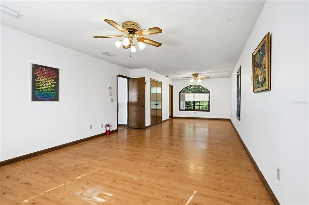 En Venta: $899,777 (4 camas, 4 baños, 2823 Pies cuadrados)