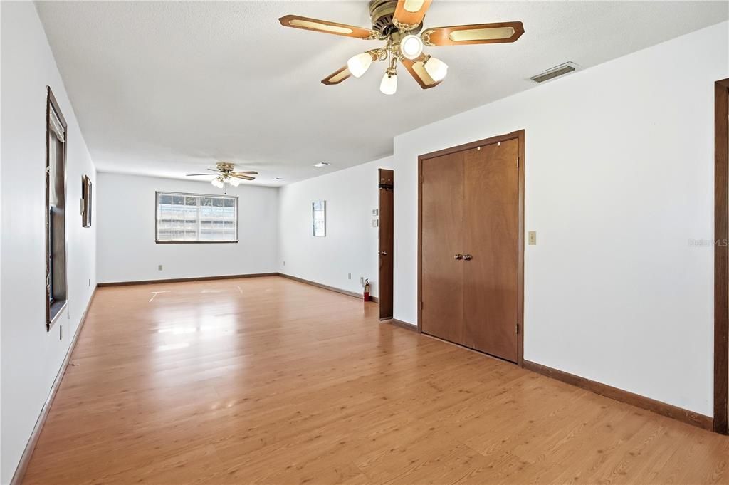 En Venta: $899,777 (4 camas, 4 baños, 2823 Pies cuadrados)