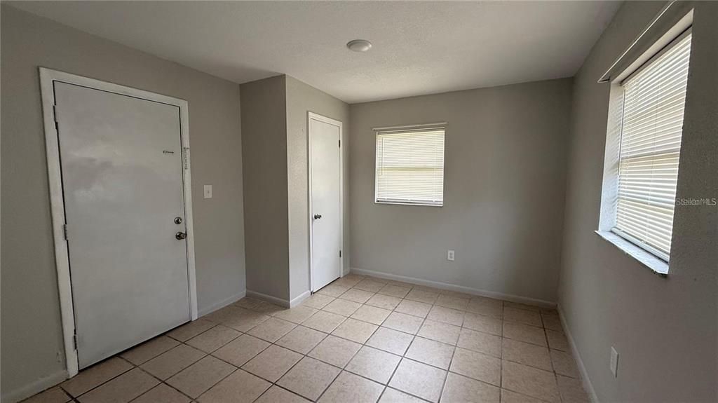 For Rent: $999 (3 beds, 1 baths, 1536 Square Feet)