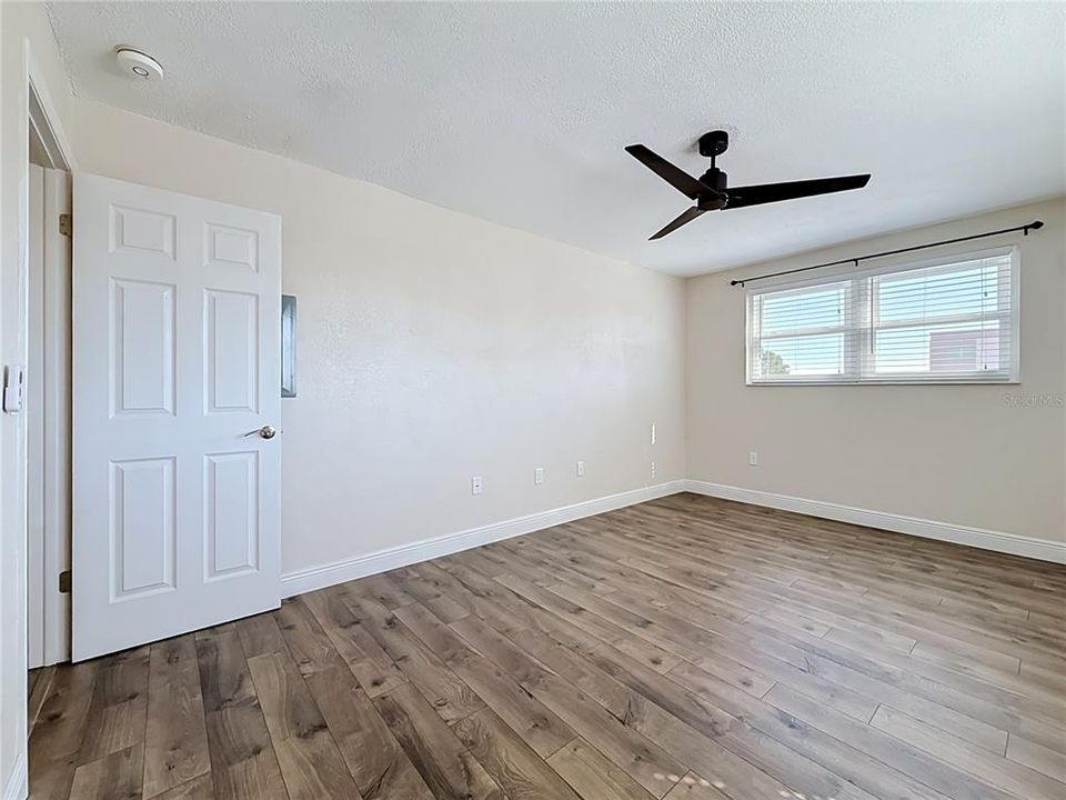 На продажу: $159,900 (2 спален, 2 ванн, 1365 Квадратных фут)