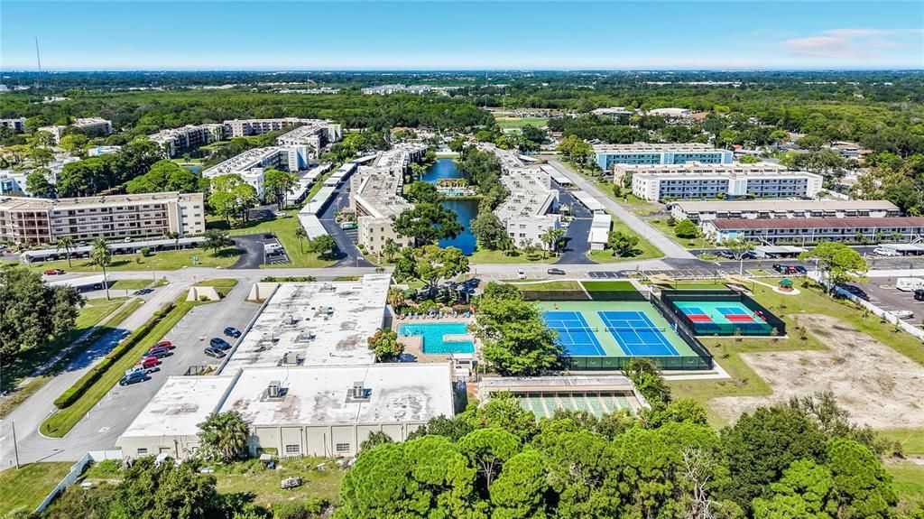 На продажу: $159,900 (2 спален, 2 ванн, 1365 Квадратных фут)