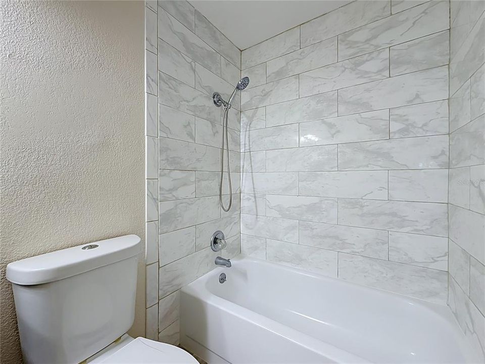 На продажу: $159,900 (2 спален, 2 ванн, 1365 Квадратных фут)