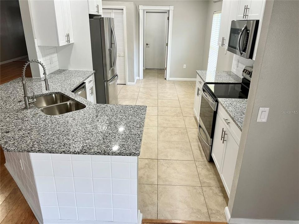 В аренду: $2,595 (4 спален, 2 ванн, 2010 Квадратных фут)