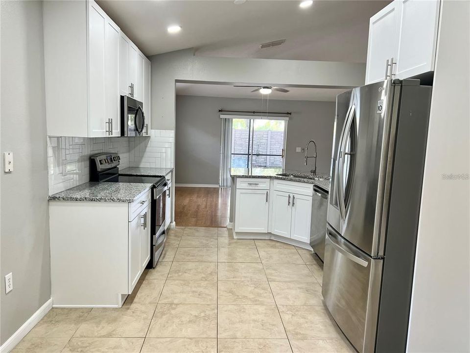 В аренду: $2,595 (4 спален, 2 ванн, 2010 Квадратных фут)
