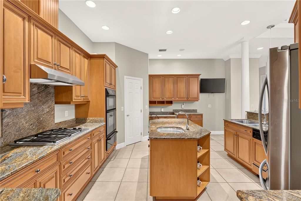 En Venta: $539,000 (3 camas, 2 baños, 3065 Pies cuadrados)