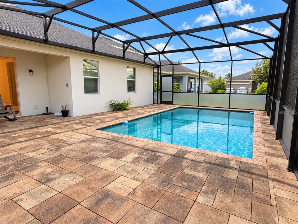 En Venta: $365,000 (4 camas, 2 baños, 1977 Pies cuadrados)