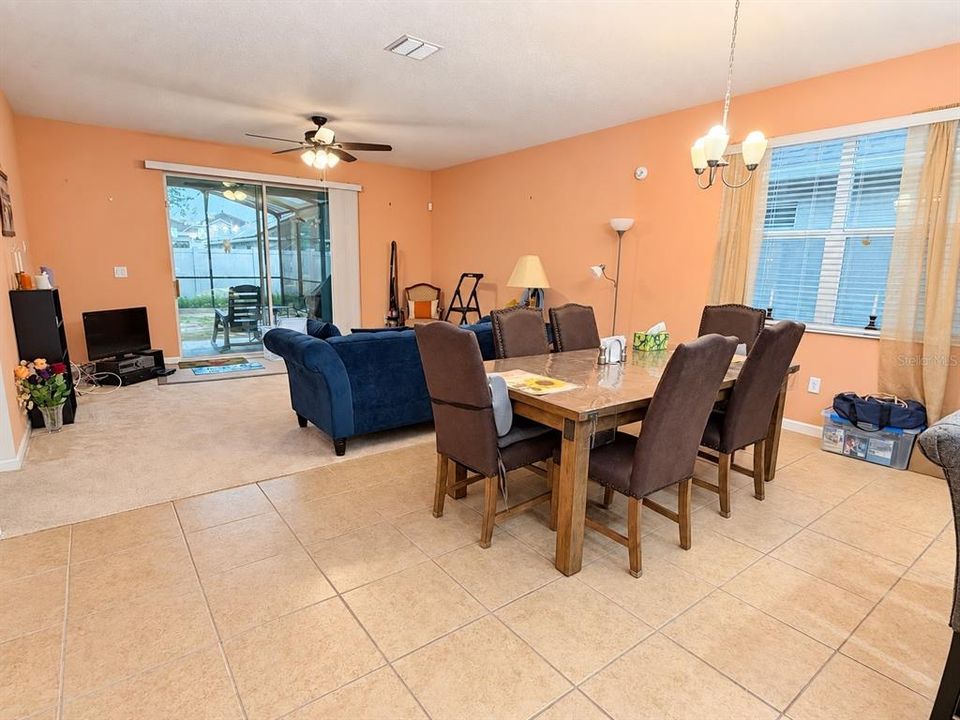En Venta: $365,000 (4 camas, 2 baños, 1977 Pies cuadrados)