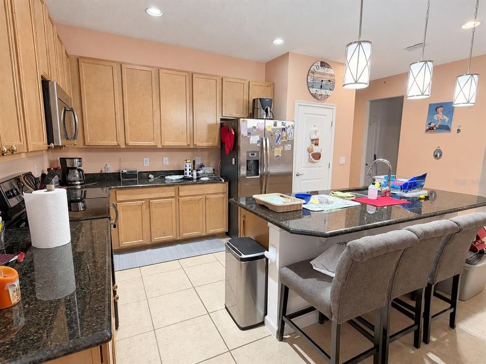 En Venta: $365,000 (4 camas, 2 baños, 1977 Pies cuadrados)