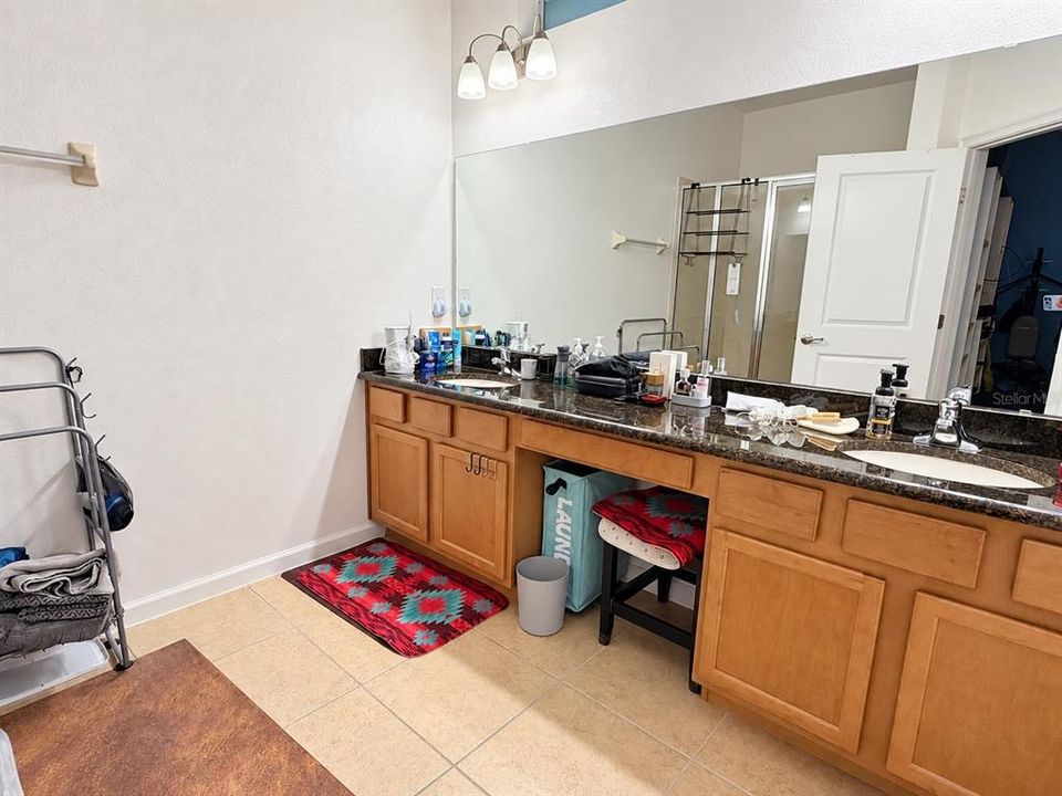 En Venta: $365,000 (4 camas, 2 baños, 1977 Pies cuadrados)