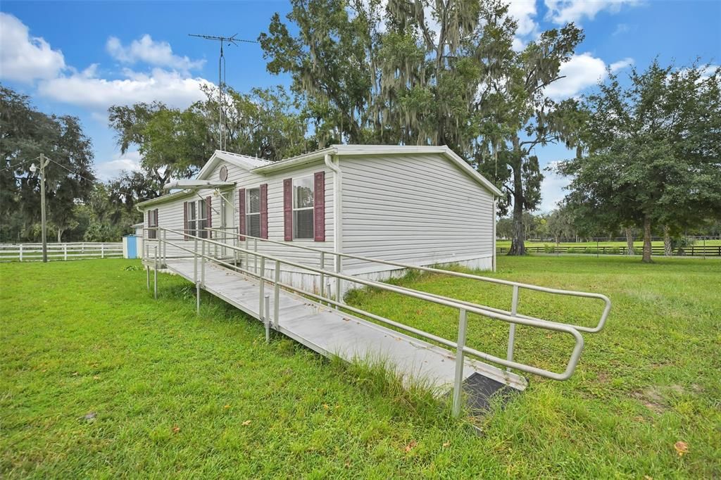 For Sale: $745,300 (2 beds, 2 baths, 1200 Square Feet)