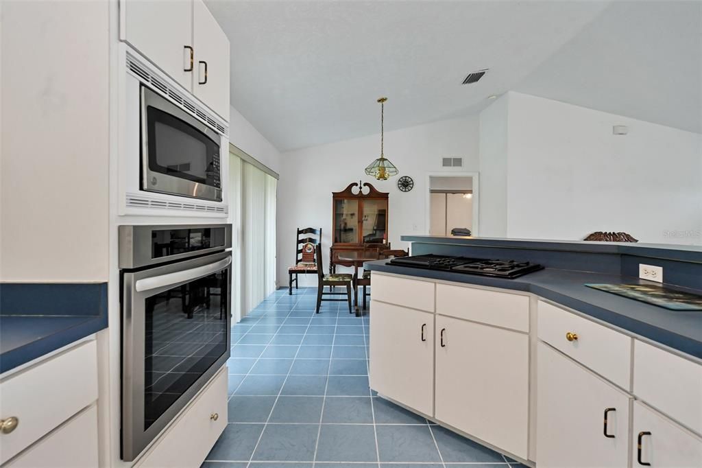 For Sale: $745,300 (2 beds, 2 baths, 1200 Square Feet)