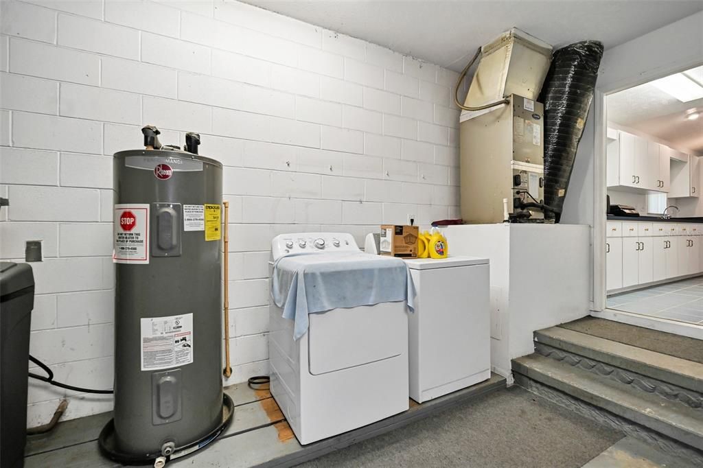 For Sale: $745,300 (2 beds, 2 baths, 1200 Square Feet)