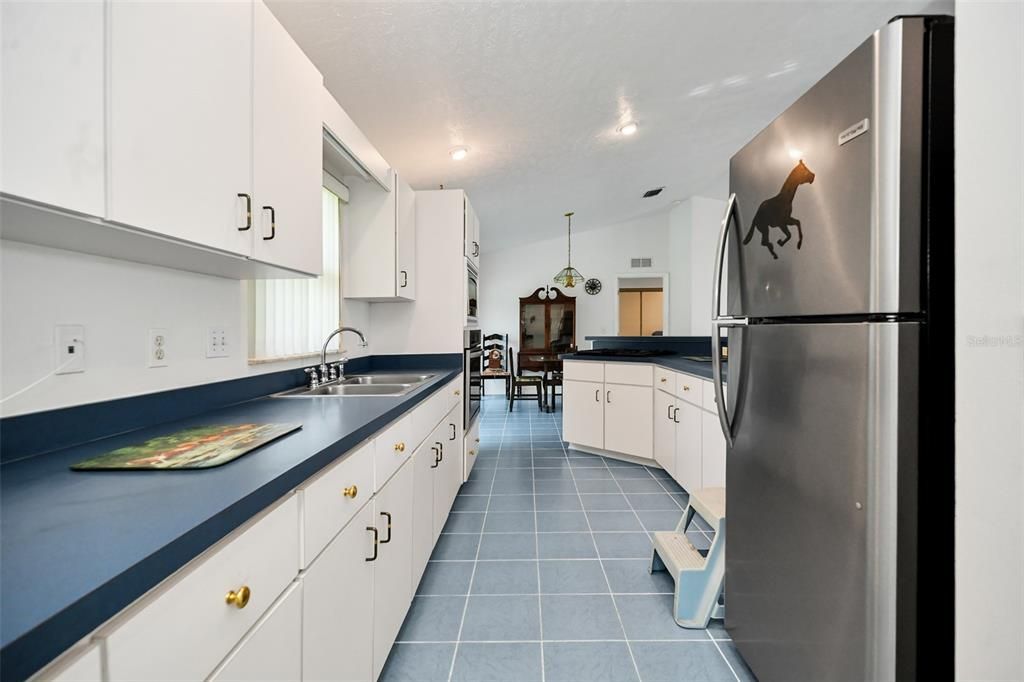 For Sale: $745,300 (2 beds, 2 baths, 1200 Square Feet)