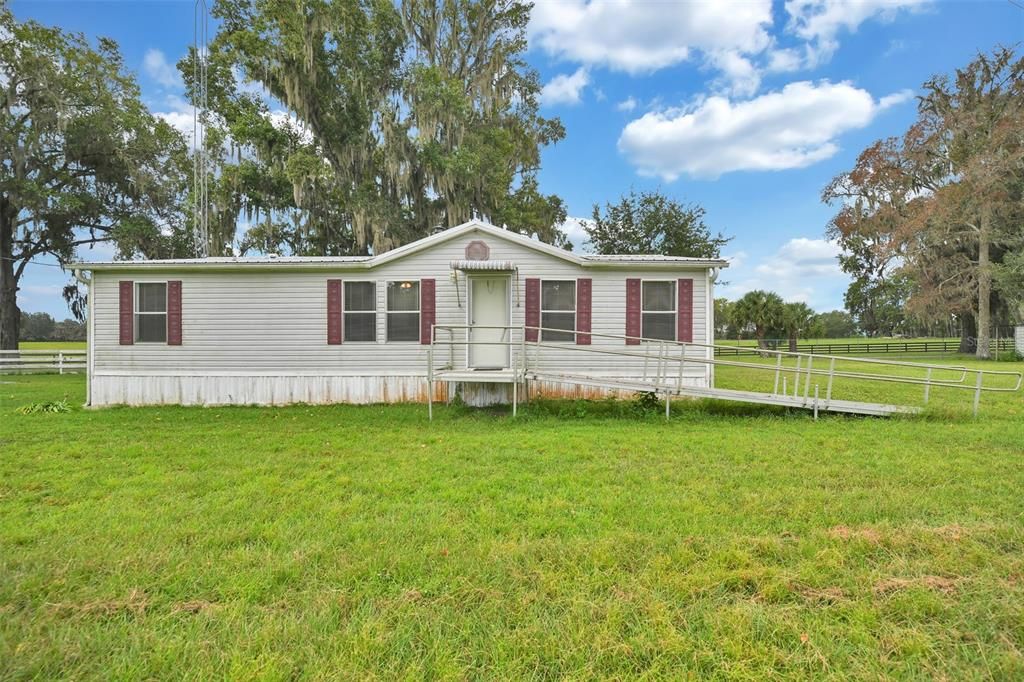 For Sale: $745,300 (2 beds, 2 baths, 1200 Square Feet)
