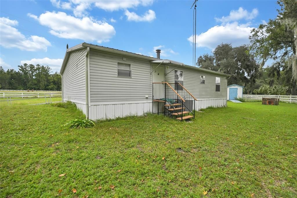 For Sale: $745,300 (2 beds, 2 baths, 1200 Square Feet)