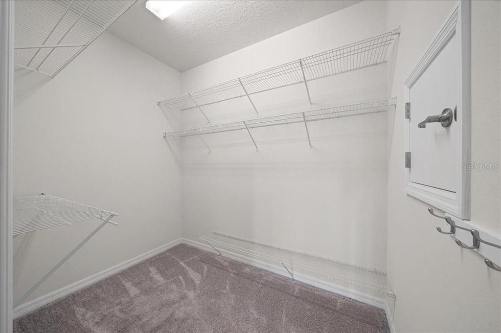 En Venta: $335,000 (3 camas, 2 baños, 1576 Pies cuadrados)