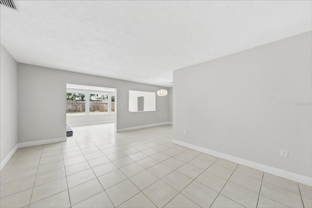 En Venta: $399,900 (2 camas, 2 baños, 1425 Pies cuadrados)